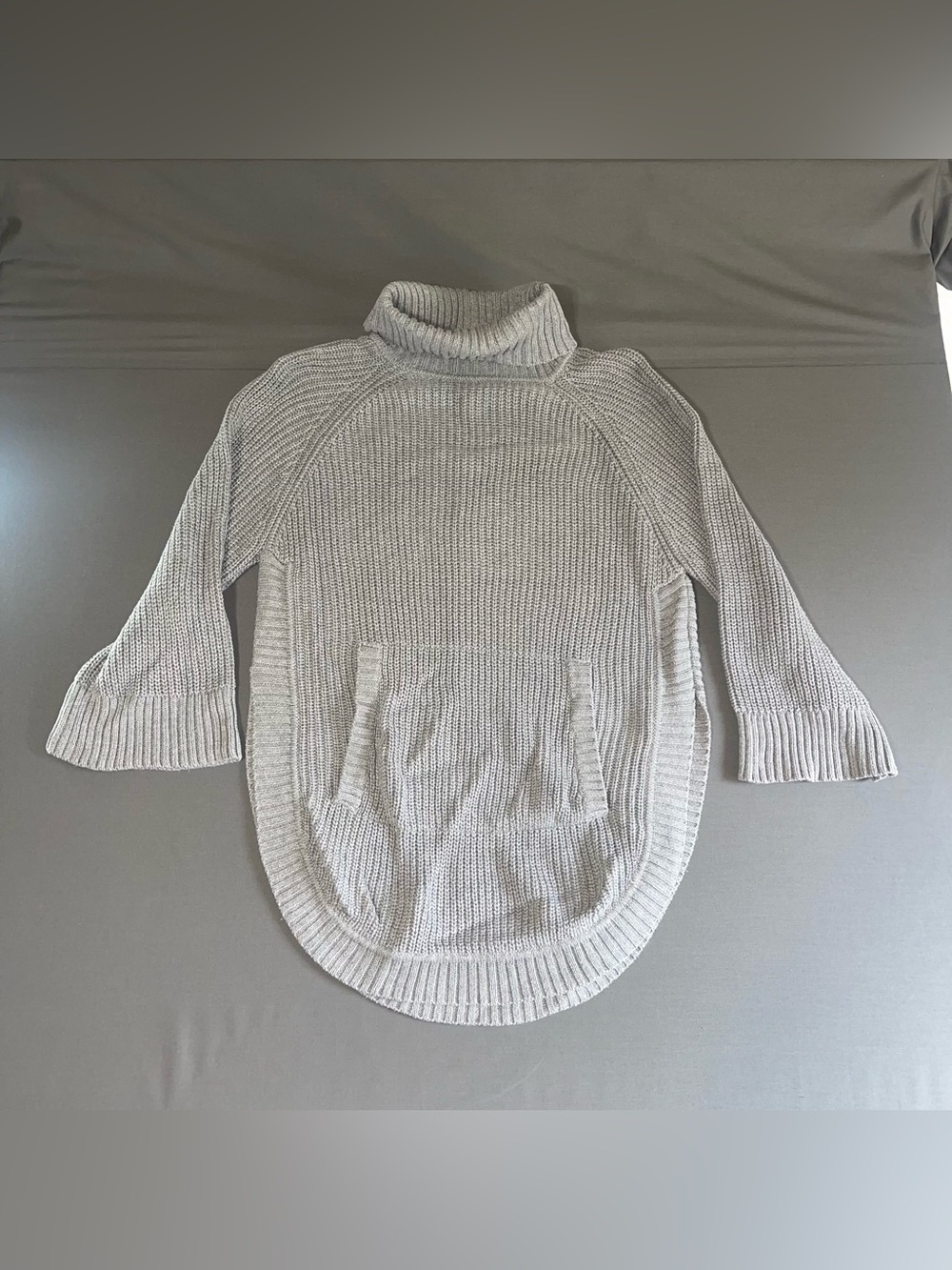 UGG Women’s Size Small Selby Mid Sleeve Gray Sweater with Pocket Cozy